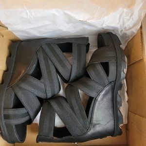 Sorel Joanie II black size 9